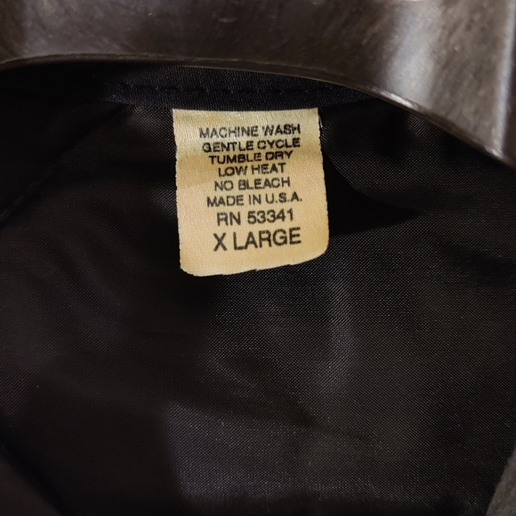 Men's black insulated vest - Picture 2 of 3